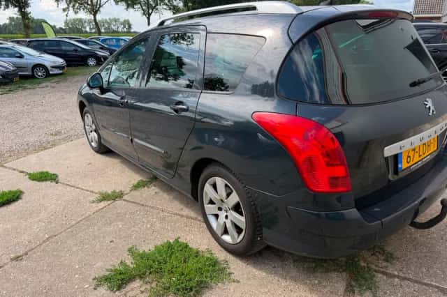 Peugeot 308 (2010) thumbnail 4