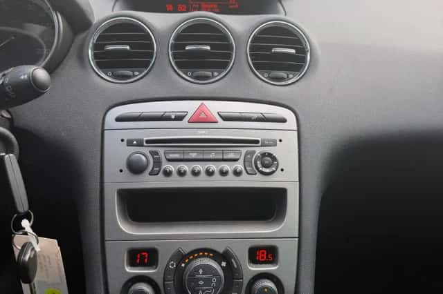 Peugeot 308 (2009) thumbnail 6