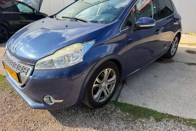 Peugeot 208 (2012) thumbnail 1