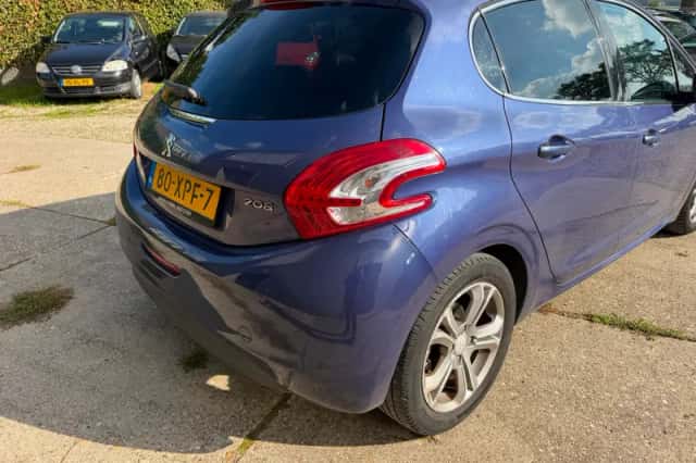 Peugeot 208 (2012) thumbnail 4