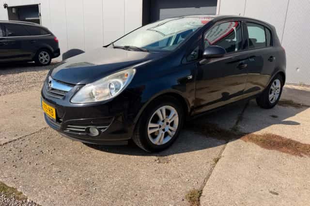 Opel Corsa (2010) thumbnail 1