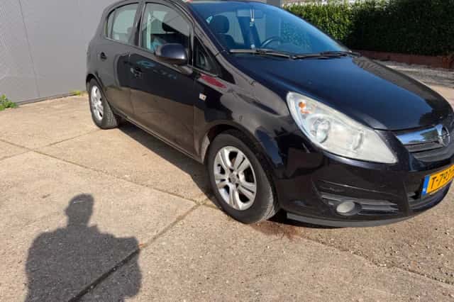 Opel Corsa (2010) thumbnail 2