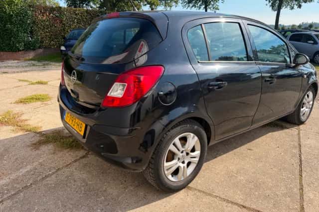 Opel Corsa (2010) thumbnail 4
