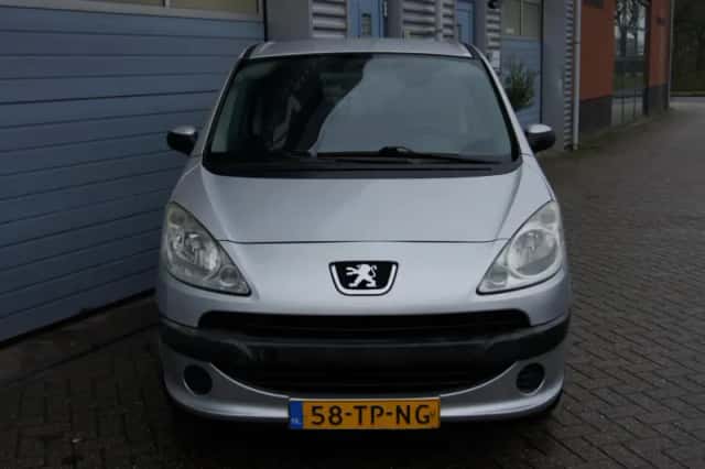 Peugeot 1007 (2007) thumbnail 2