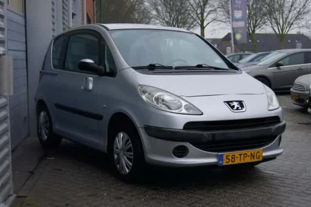 Peugeot 1007 (2007) thumbnail 3