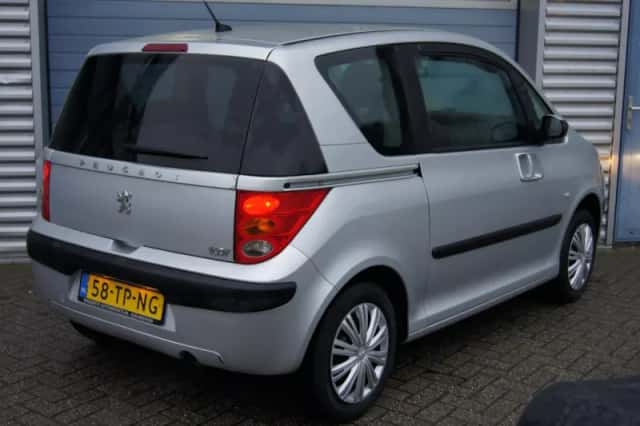 Peugeot 1007 (2007) thumbnail 6