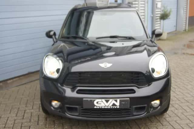 MINI Countryman (2011) thumbnail 2