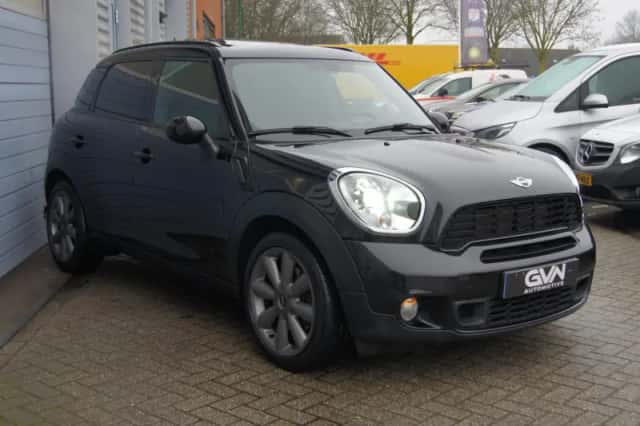 MINI Countryman (2011) thumbnail 3