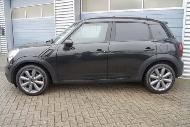 MINI Countryman (2011) thumbnail 4
