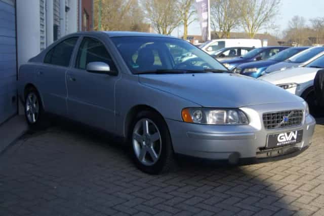 Volvo S60 (2005) thumbnail 3