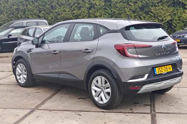 Renault Captur (2022) thumbnail 5