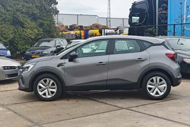 Renault Captur (2022) thumbnail 6