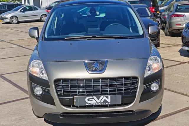 Peugeot 3008 (2011) thumbnail 2