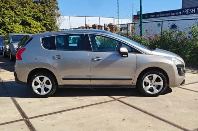 Peugeot 3008 (2011) thumbnail 3