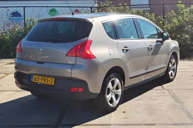 Peugeot 3008 (2011) thumbnail 4