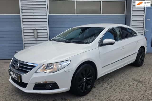 Volkswagen Passat (2010) thumbnail 1