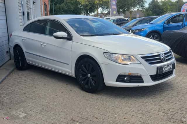 Volkswagen Passat (2010) thumbnail 3
