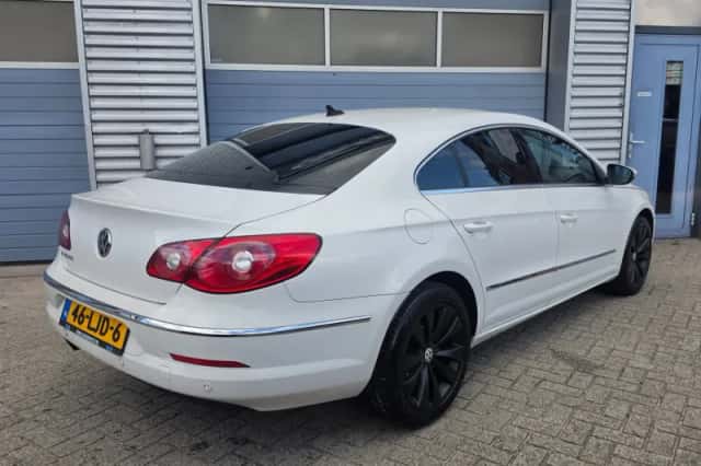 Volkswagen Passat (2010) thumbnail 5