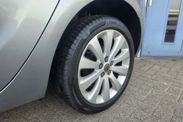 Opel Astra (2011) thumbnail 5