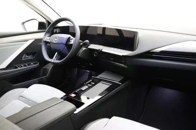 Opel Astra (2023) thumbnail 3