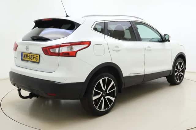 Nissan Qashqai (2017) thumbnail 2