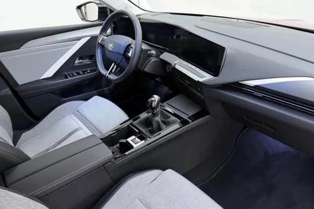 Opel Astra (2022) thumbnail 3