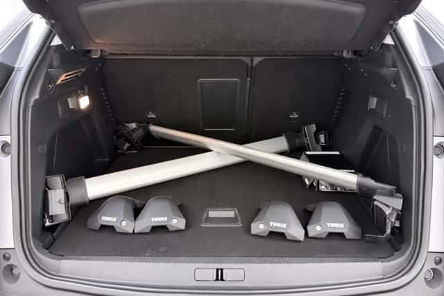 Peugeot 3008 (2018) thumbnail 3