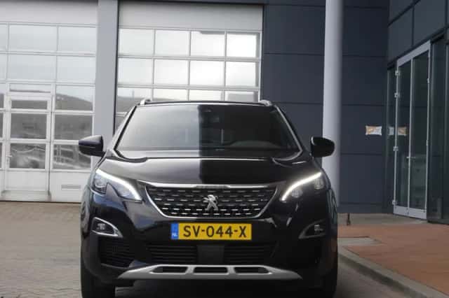 Peugeot 3008 (2018) thumbnail 2