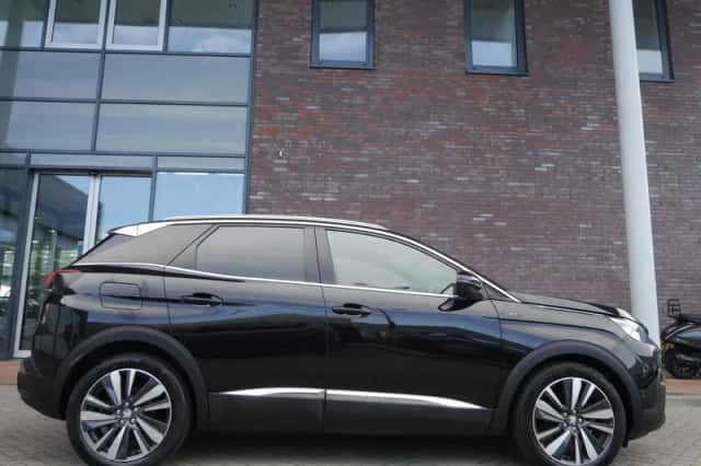 Peugeot 3008 (2018) thumbnail 3