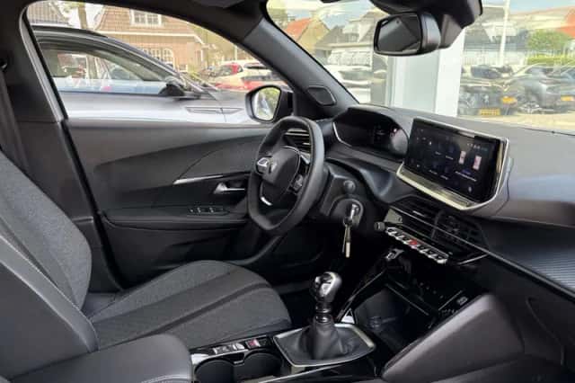 Peugeot 2008 (2025) thumbnail 4