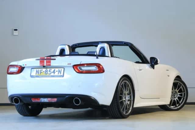 Fiat 124 Spider (2017) thumbnail 4