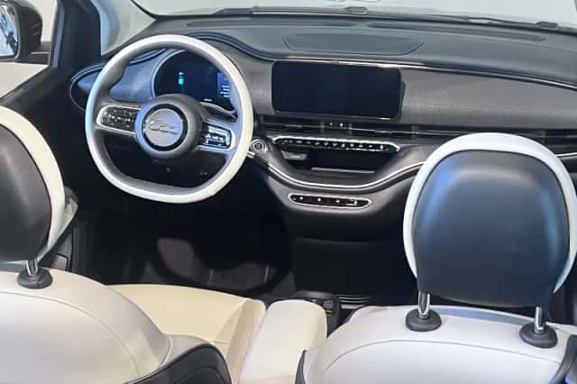 Fiat 500e (2021) thumbnail 3