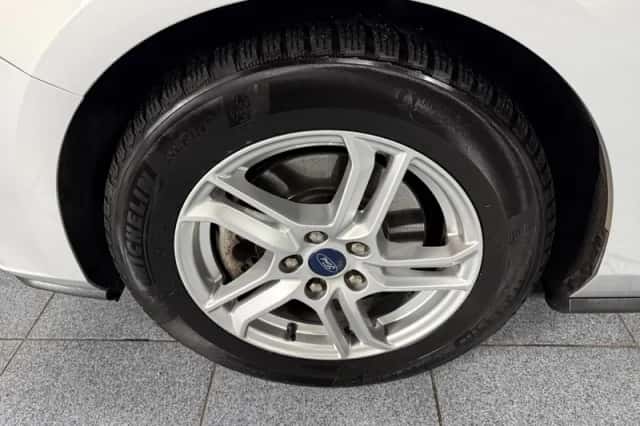 Ford Focus (2021) thumbnail 5