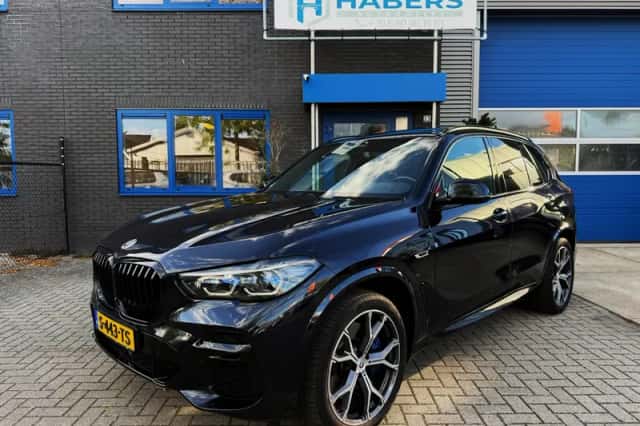 BMW X5 (2023) thumbnail 1