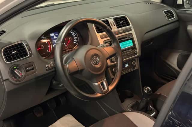 Volkswagen Polo (2014) thumbnail 2