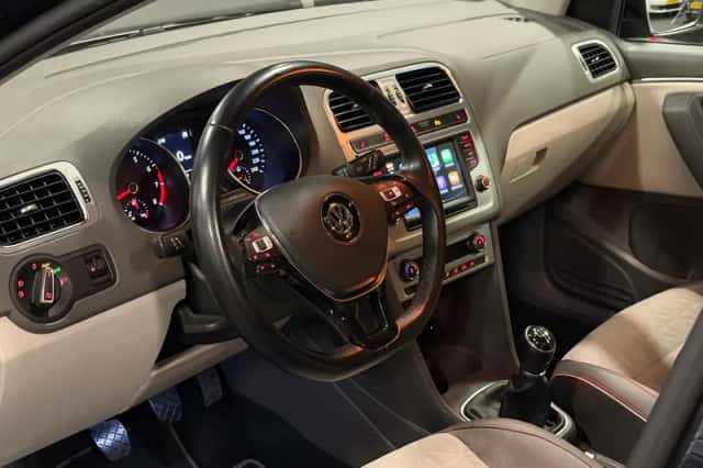 Volkswagen Polo (2016) thumbnail 2