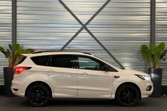 Ford Kuga (2018) thumbnail 4
