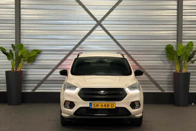 Ford Kuga (2018) thumbnail 5