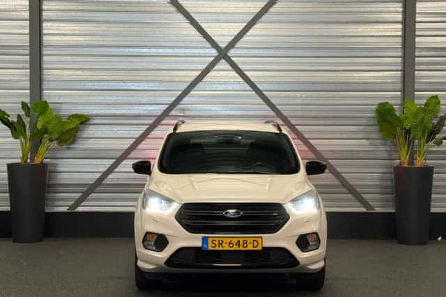 Ford Kuga (2018) thumbnail 6