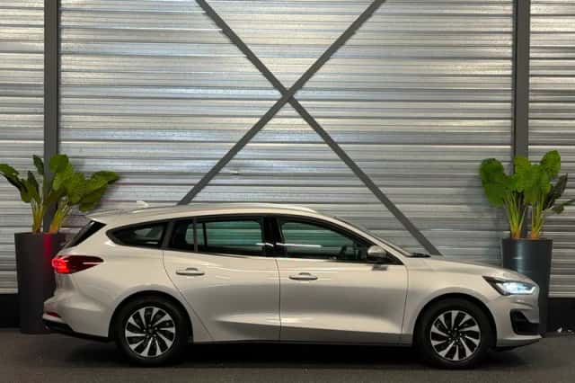 Ford Focus (2023) thumbnail 5
