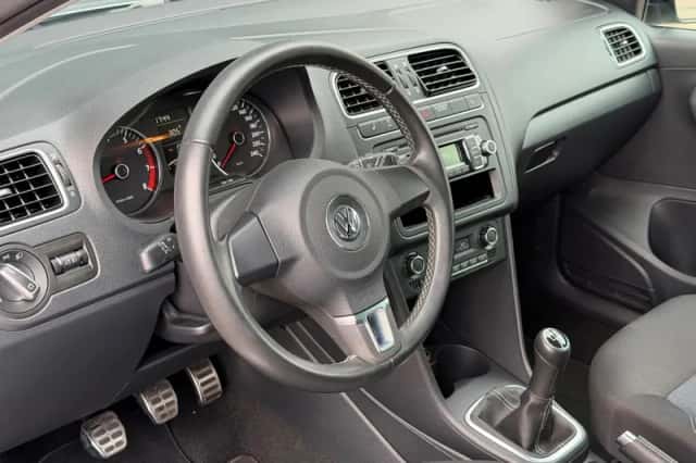 Volkswagen Polo (2012) thumbnail 2
