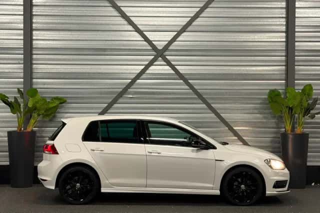 Volkswagen Golf (2015) thumbnail 5
