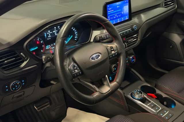 Ford Focus (2020) thumbnail 2