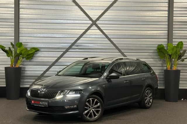 Škoda Octavia (2019) thumbnail 4