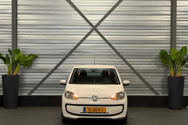 Volkswagen Up! (2012) thumbnail 5