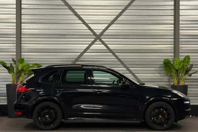 Porsche Cayenne (2012) thumbnail 4
