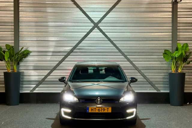 Volkswagen Golf (2015) thumbnail 5