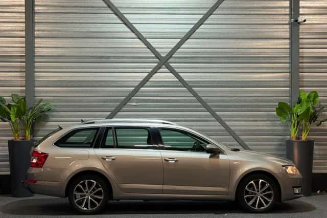 Škoda Octavia (2015) thumbnail 4