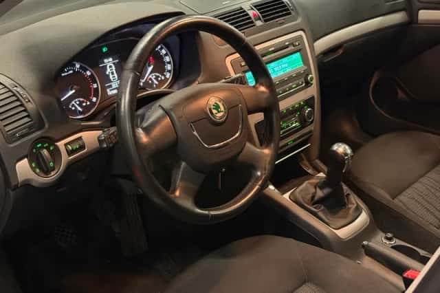 Škoda Octavia (2010) thumbnail 2