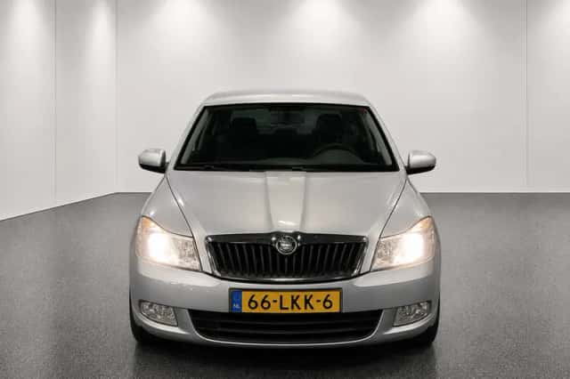 Škoda Octavia (2010) thumbnail 4